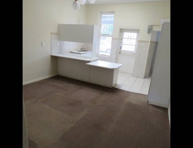 1 BEDROOM APARTMENT RENTED IN SOMERSET WEST CENTRAL